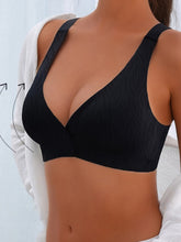 Front-Closure Wireless Seamless Maternity Nursing Bra Black